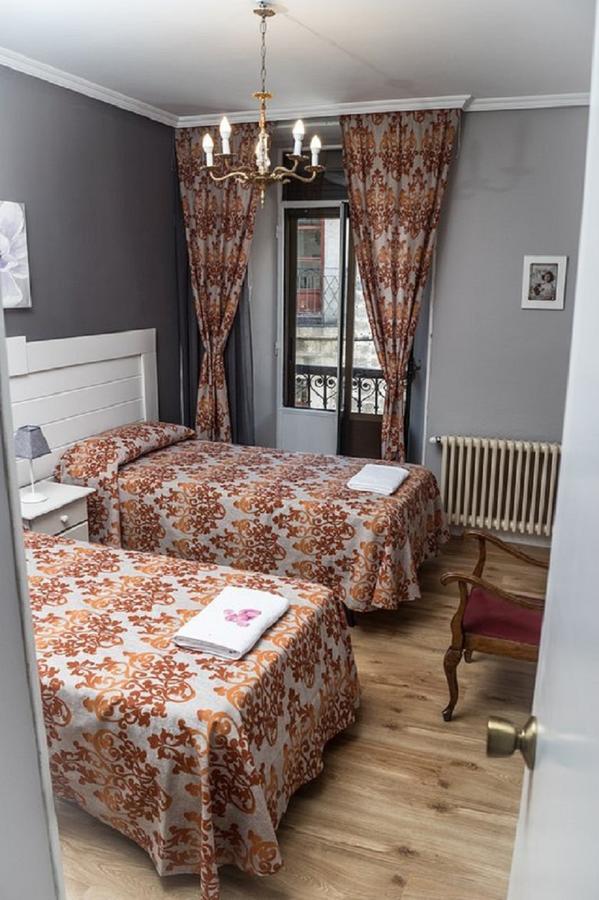 Apartamentos Turisticos Avila La Catedral Zewnętrze zdjęcie