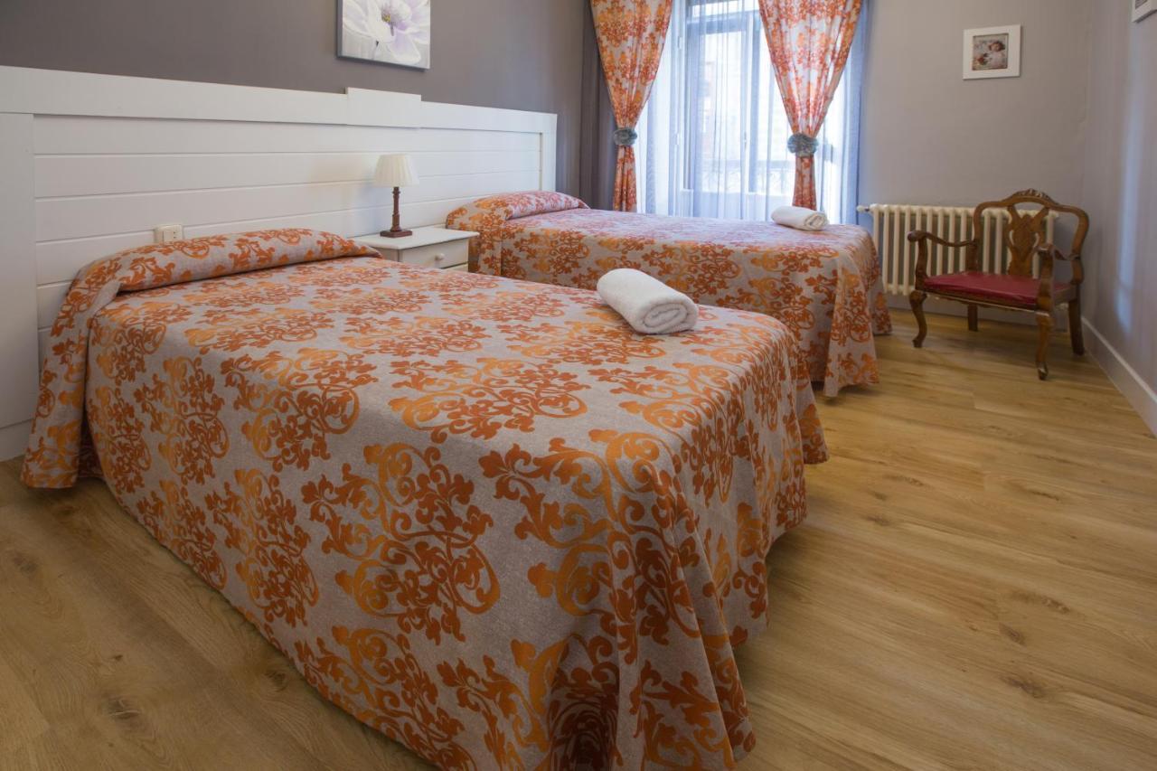 Apartamentos Turisticos Avila La Catedral Zewnętrze zdjęcie
