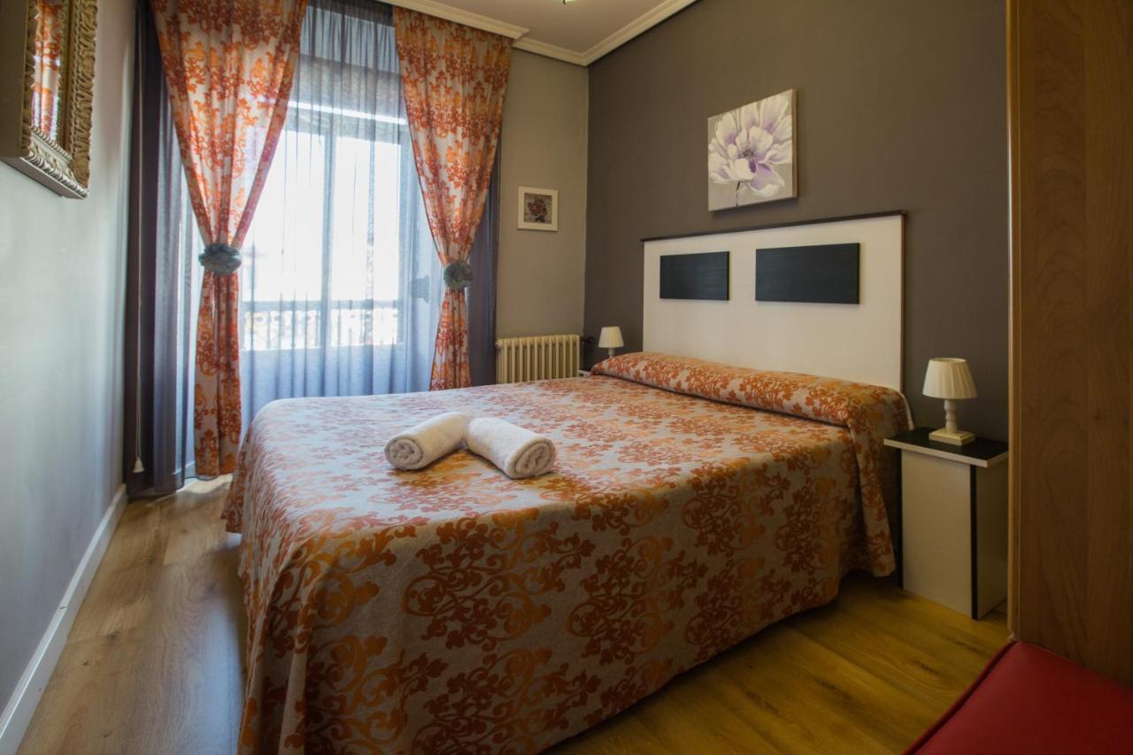 Apartamentos Turisticos Avila La Catedral Zewnętrze zdjęcie